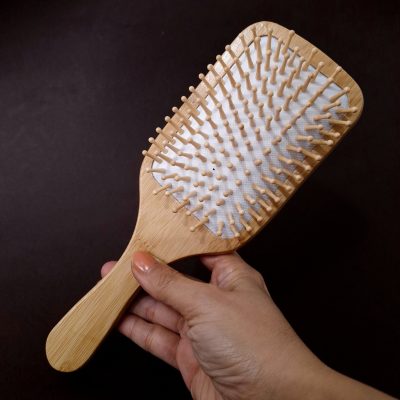 برس چوبی منبت‌کاری